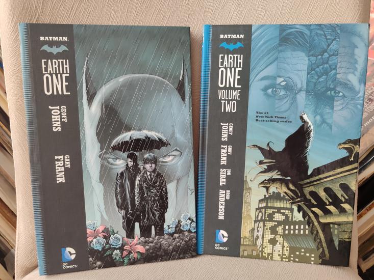 BATMAN - EARTH ONE  Volume One + Volume Two - 2 Kitap Set - Hardcover (İngilizce)