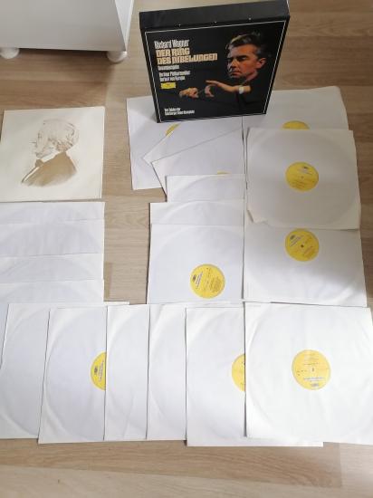 KARAJAN PLAK BOX SET